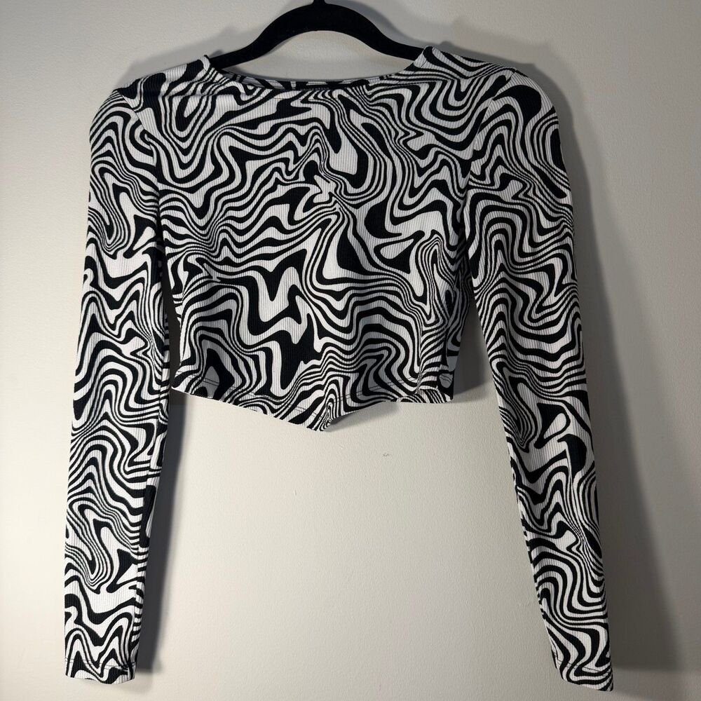 House brand, Women's Black and White Swirl Print Long Sleeve Crop Top, XS